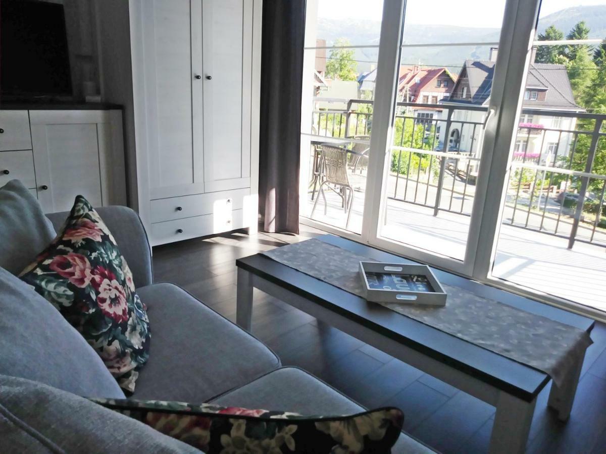 Apartamenty Amika ชกลาร์สกา ปอเรมบา ภายนอก รูปภาพ